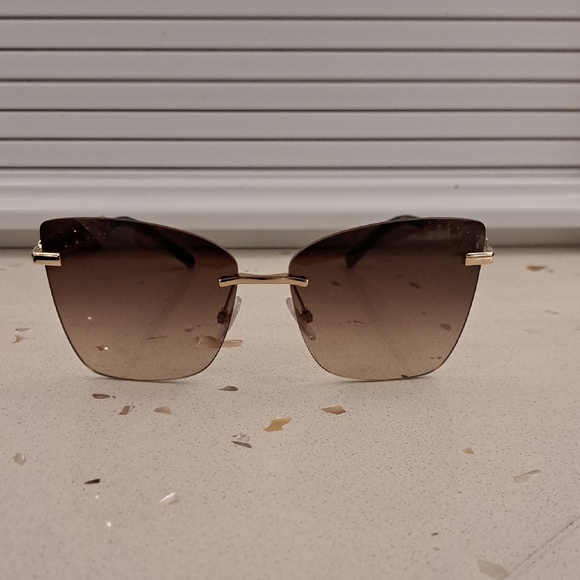 NWT Dolce & Gabbana Gold Frame Sunglasses with Brown Lenses - Picture 3 of 9